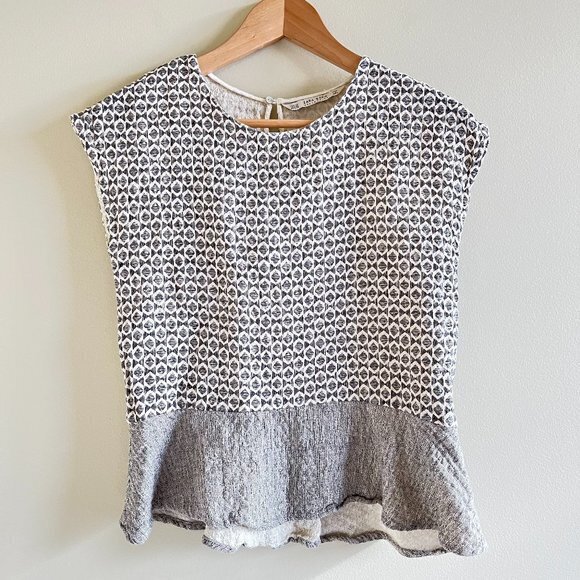 ZARA BASIC Ruffle Hem Top Blouse Womens‎ Size XS Gray Gray Geometric Print - Picture 1 of 5